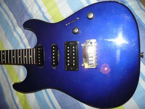 Squier Showmaster by Fender ***R1 auction and no reserve***