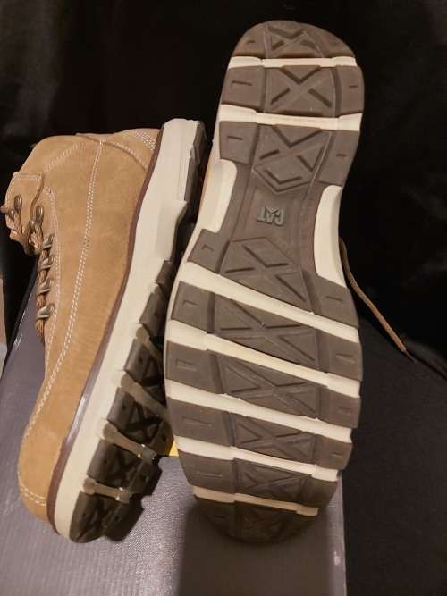 AS NEW!! CAT PRIME SAND SABLE BOOTS SIZE 11