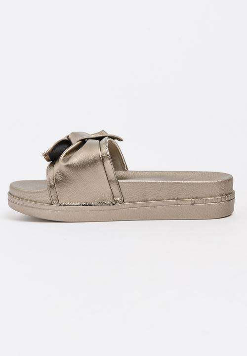Gorgeous Metallic Pewter Coloured Bow Sliders
