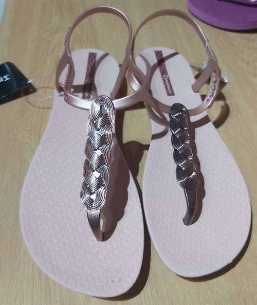 Gorgeous Metallic Ipanema Slingback Sandals Size 7