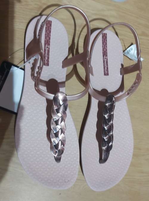 Gorgeous Metallic Ipanema Slingback Sandals Size 7