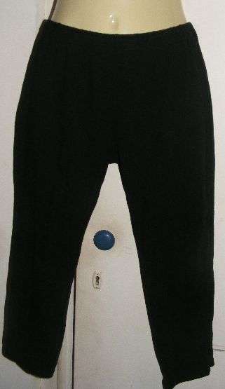 SALE!!!! BLACK CROPPED LEGGINGS (S-M)
