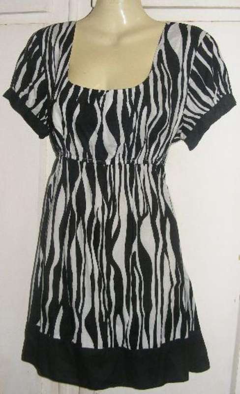 SALE!!!! GORGEOUS BLACK/WHITE TOP (12/36)