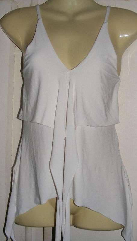 SALE!!!!!GORGEOUS WHITE STRAPPY TOP (XS-S)