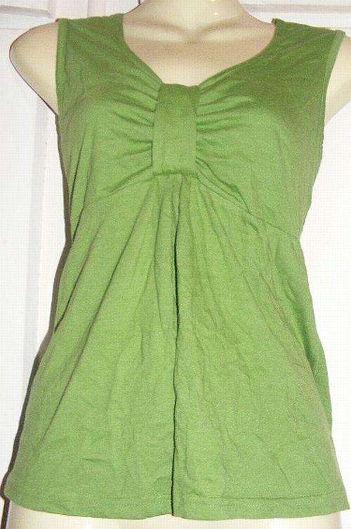 SALE!!!! CUTE OLIVE TOP (M)