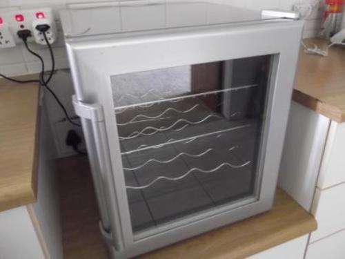 12 Bottle WIne Cooler - Keeps wine at ideal temperature!