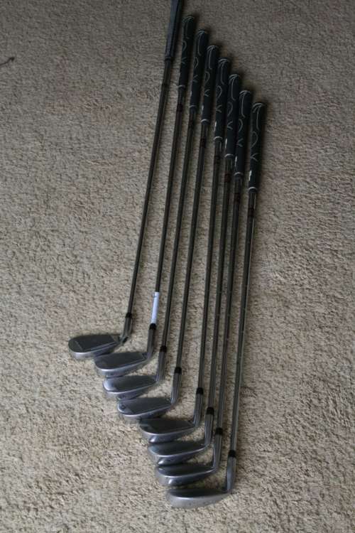Mens WIlson Golf Clubs plus Bag