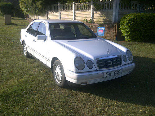 MERCEDES BENZ E 240. EXCELLENT RUNNER. AUCTION STARTS AT R1.00. NO RESERVE.