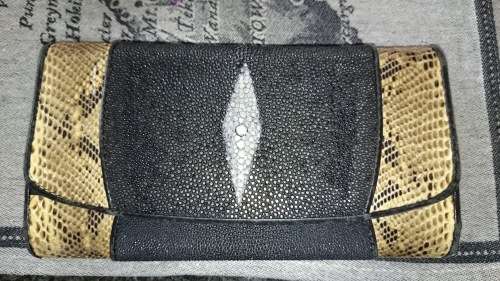 PURSE - Stingray skin - made in Thailand - with pockets for 11 bank cards