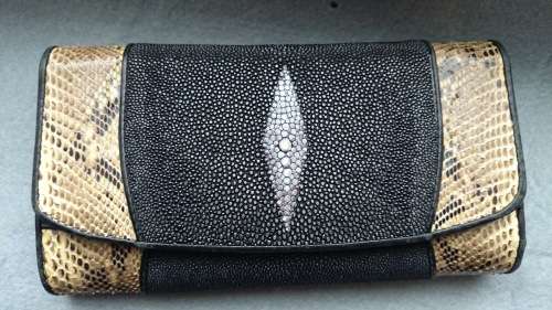 PURSE - Stingray skin - made in Thailand - with pockets for 11 bank cards