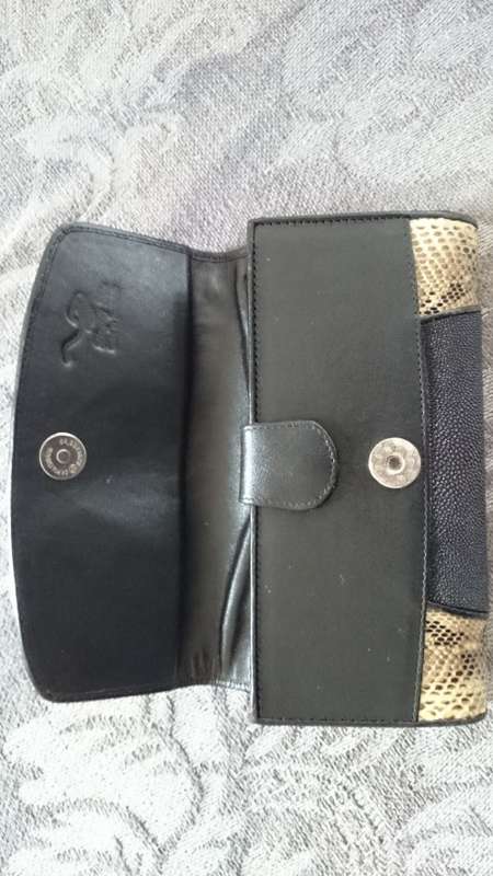 PURSE - Stingray skin - made in Thailand - with pockets for 11 bank cards