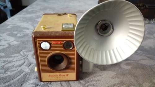 Brownie Flash IV camera - Made in England by Kodak Limited London with flash holder