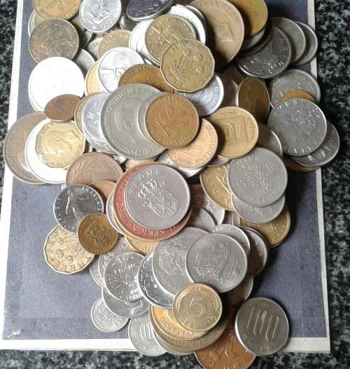 150 + WORLD COINS : bid per coin to take all