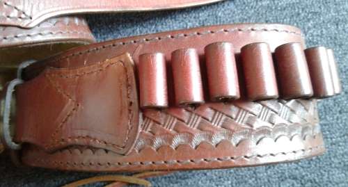 WESTERN SIXSHOOTER BELT & HOLSTER :