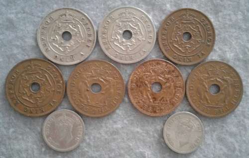 1934 - 1958 RHODESIA : PENNIES & SIXPENCES