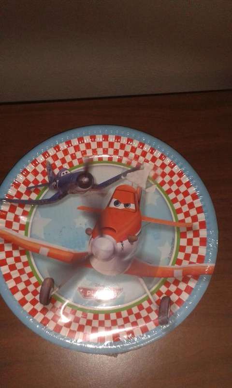 COOL PLANES THEMED PLATES