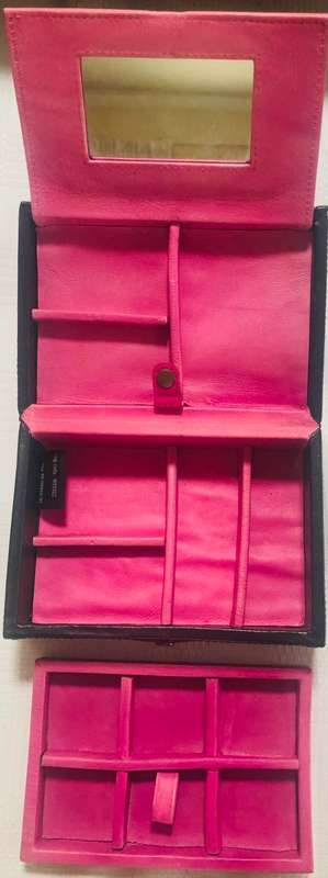 Hidesign Leather Jewellery Box in Excellent Condition