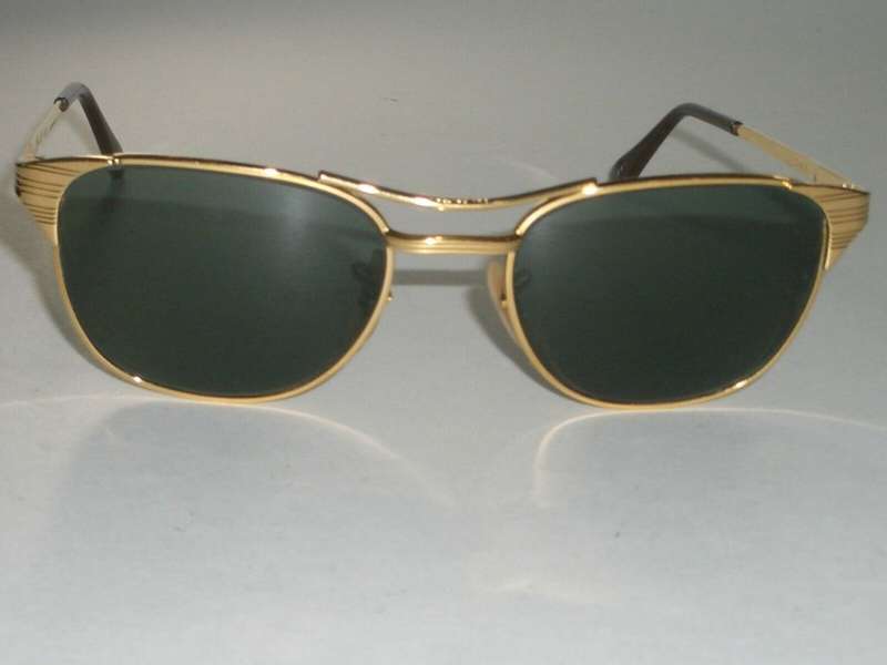 B&L RAY-BAN  SIGNET GOLD RIM WAYFARER SUNGLASSES