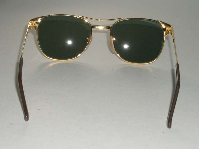B&L RAY-BAN  SIGNET GOLD RIM WAYFARER SUNGLASSES
