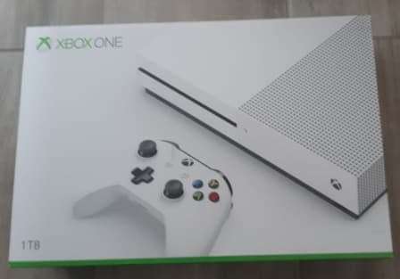 Xbox One S White 1TB + Controller