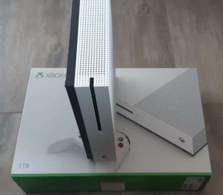 Xbox One S White 1TB + Controller