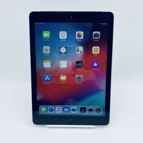 Apple iPad Air 32GB Wi-Fi - Space Grey (A1474) +R1000 Free Accessories