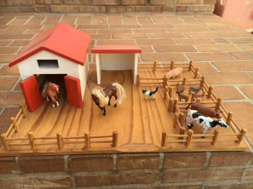 Large Wooden horse stable - Fantastic