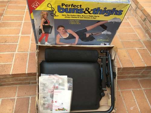 Buns and thighs exercise machine