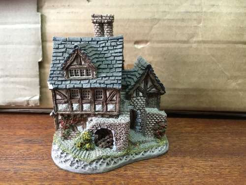 Vintage 1983 - The Bakehouse by David Winter - Hand made