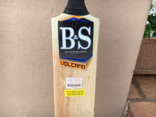 Bellingham and Smith Bat Volcano - looks almost Brand New - size 6