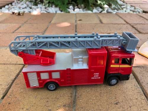 4 fantastic fire engines for layout or display