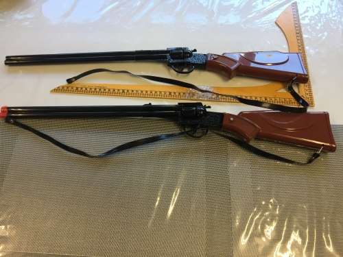 2 nice die cast guns - good value
