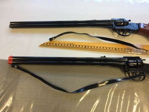 2 nice die cast guns - good value