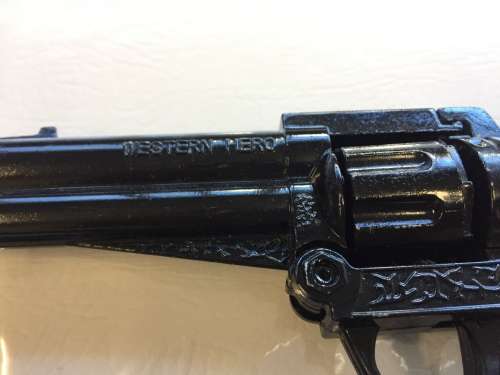 2 nice die cast guns - good value
