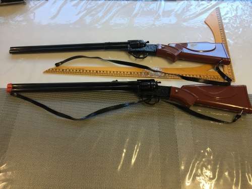 2 nice die cast guns - good value