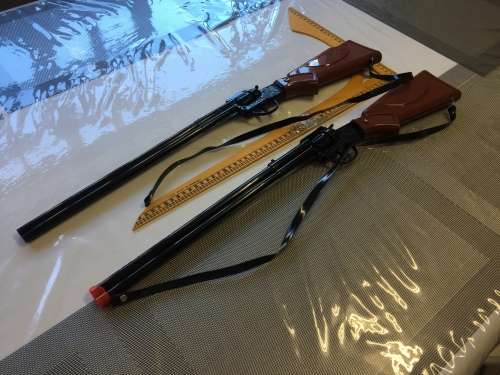 2 nice die cast guns - good value