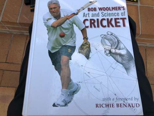 Amazing cricket bible - Bob Woolmer - very good condition - over 640 pages