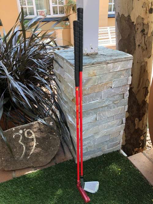 2 x Junior clubs Left handed
