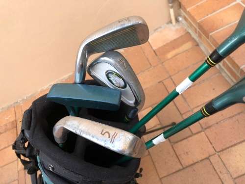 Junior Golf club set with bag and drivers - very nice - see pics - good value