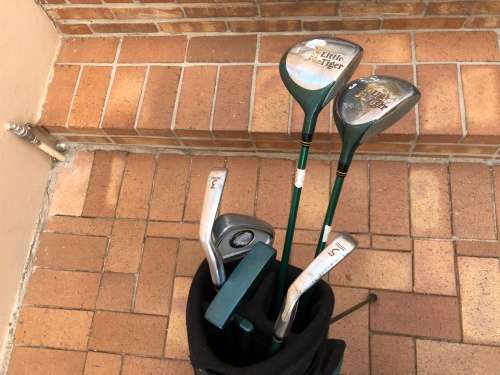 Junior Golf club set with bag and drivers - very nice - see pics - good value