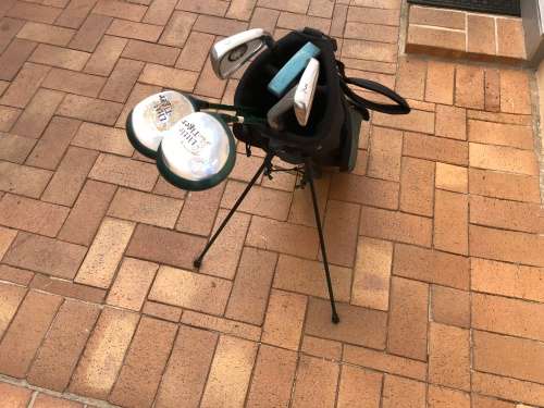 Junior Golf club set with bag and drivers - very nice - see pics - good value