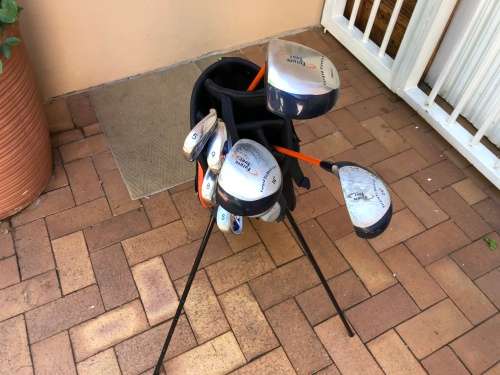 Lovely junior golf club set for 13 - 16 yr olds