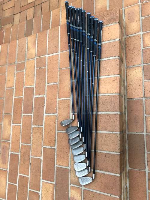 Wow - Callaway irons with graphite shafts and nie grips - Good value