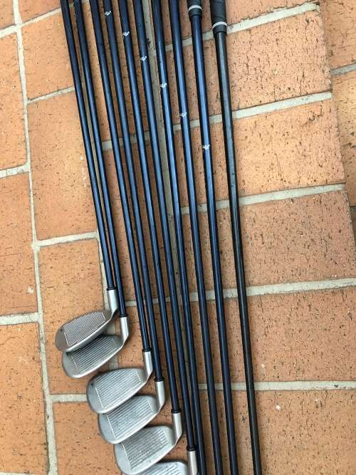 Wow - Callaway irons with graphite shafts and nie grips - Good value