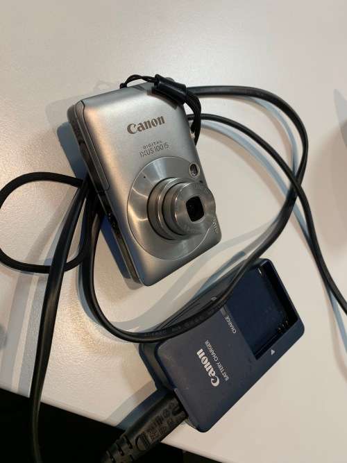 Lovely Cannon point and shoot camera Good Value