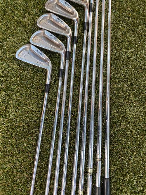 Lovely Mizuno golf clubs with light stand bag - Bargain