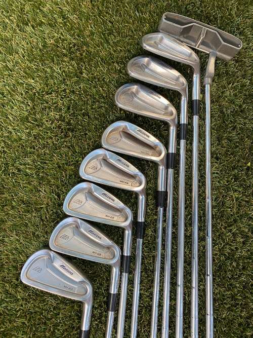 Lovely Mizuno golf clubs with light stand bag - Bargain