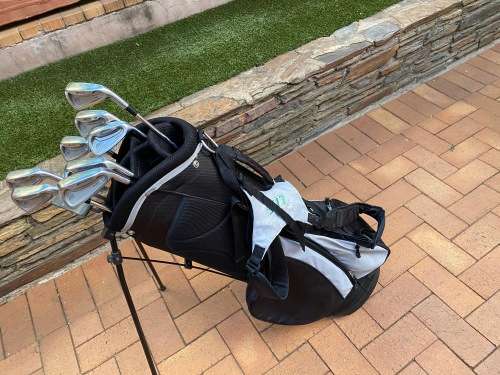 Lovely Mizuno golf clubs with light stand bag - Bargain