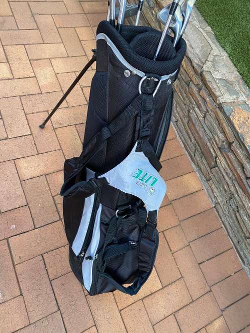 Lovely Mizuno golf clubs with light stand bag - Bargain