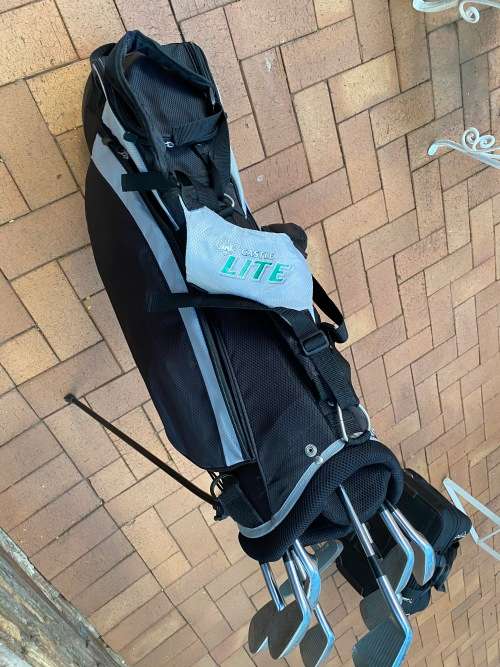 Lovely Mizuno golf clubs with light stand bag - Bargain